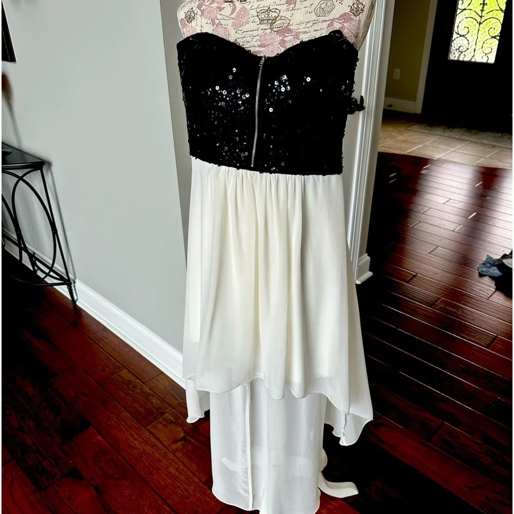 Dress - Picture 1 of 2